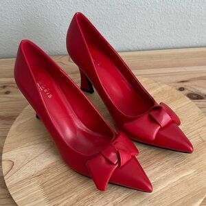 Torgeis Tamrina Womens Pointed Closed Toe Flared Heel Pumps new 10